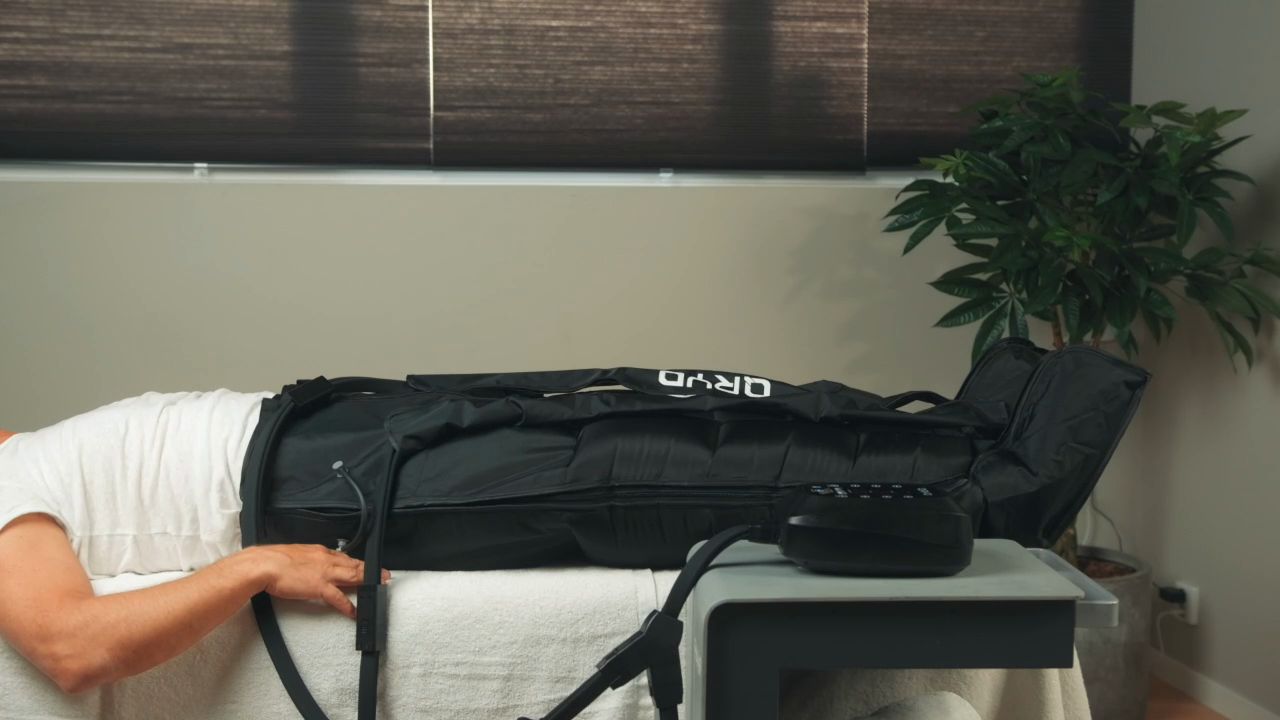 Kunde i kompressionsbukser på en klinik